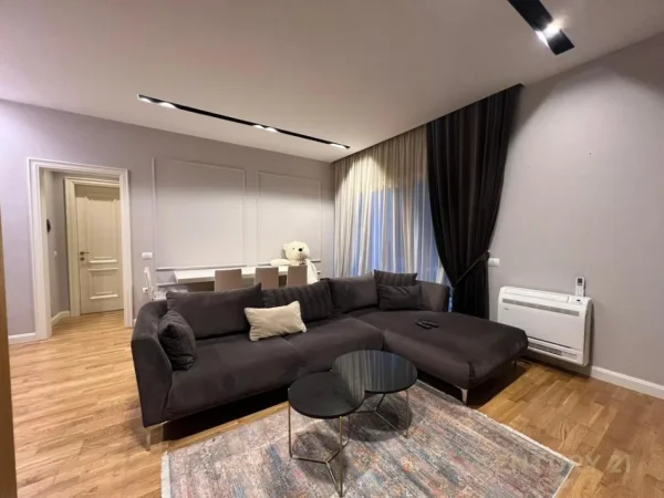 Tirane, jepet me qera apartament 1+1 Kati 1, 70 m² 700 € (Kopshti Botanik smart143624)