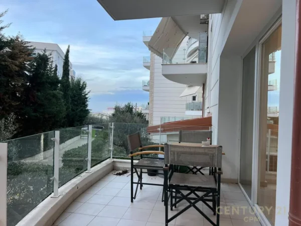 Tirane, jepet me qera apartament 1+1 Kati 1, 70 m² 700 € (Kopshti Botanik smart143624)