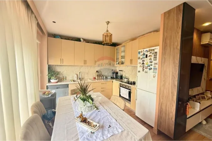 Tirane, shitet apartament 3+1+Ballkon , 120 m² 315.000 € (kopshti botanik)