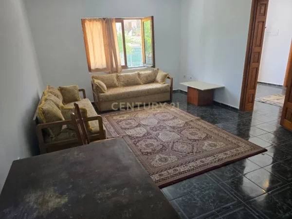 Tirane, jepet me qera apartament 2+1 Kati 1, 200 m² 450 € (Rruga e Dibres EL143609)