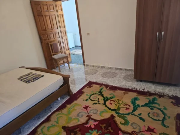 Tirane, jepet me qera apartament 2+1 Kati 1, 200 m² 450 € (Rruga e Dibres EL143609)