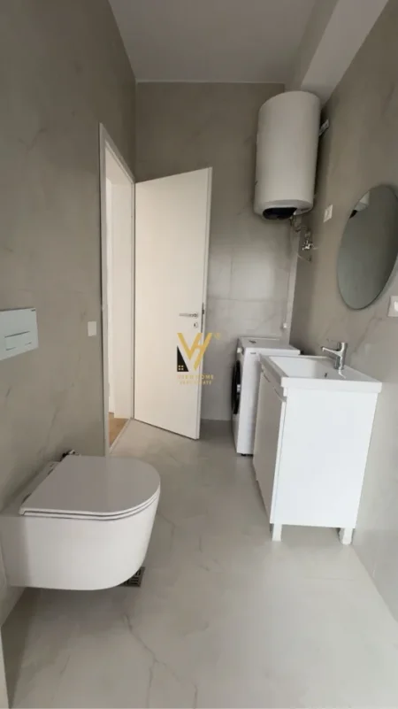 Tirane, jepet me qera apartament 1+1+Ballkon Kati 3, 65 m² 570 € (ALI DEM KAIMI)