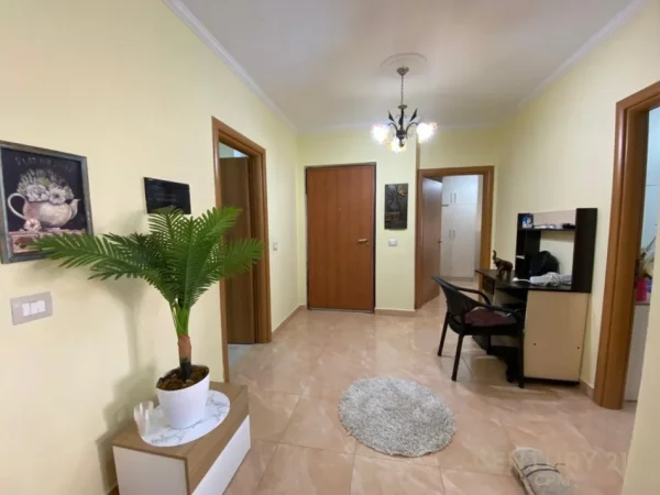 Tirane, jepet me qera apartament 2+1 Kati 2, 85 m² 500 € (Astir bot143597)