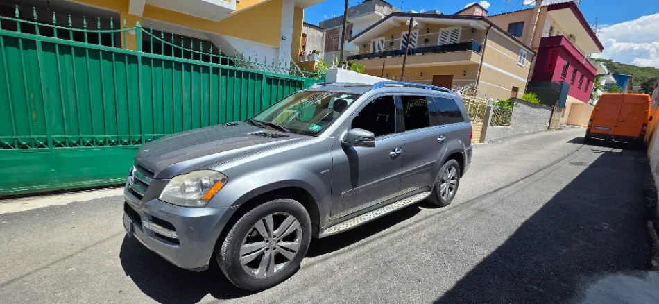 Tirane, shitet Benc mercedes GL350 Nafte, gri metalizato automatik Klima 290 km 10.000 €