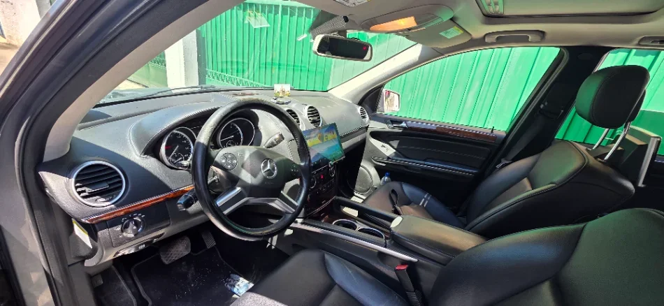 Tirane, shitet Benc mercedes GL350 Nafte, gri metalizato automatik Klima 290 km 10.000 €