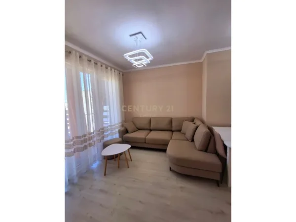 Tirane, jepet me qera apartament 1+1 Kati 7, 58 m² 400 € (QTU everest143582)