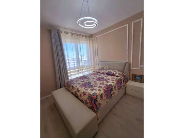 Tirane, jepet me qera apartament 1+1 Kati 7, 58 m² 400 € (QTU everest143582)