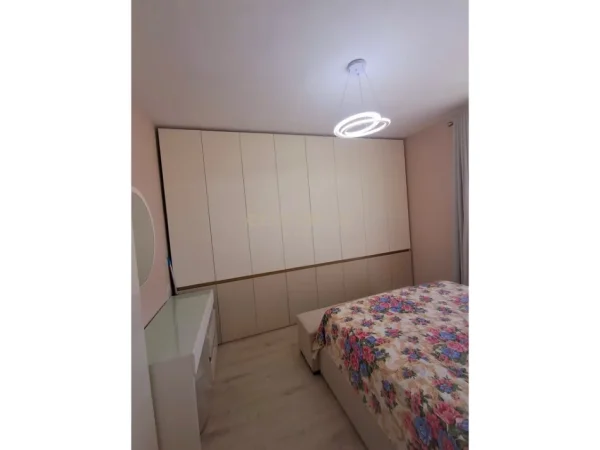 Tirane, jepet me qera apartament 1+1 Kati 7, 58 m² 400 € (QTU everest143582)