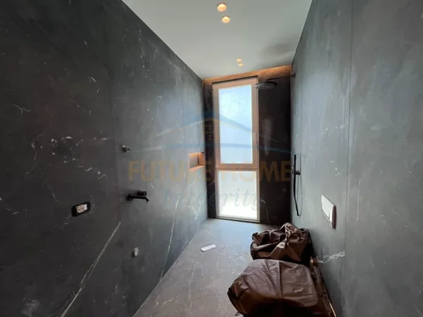 Tirane, shes apartament 3+1 Kati 8, 193 m² 900.000 € 