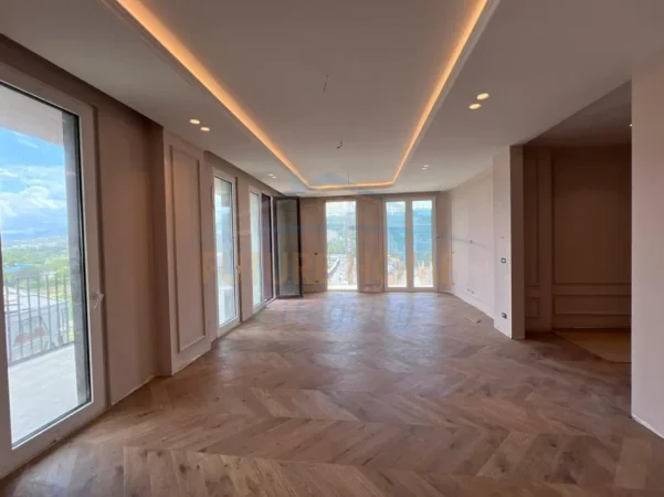 Tirane, shes apartament 3+1 Kati 8, 193 m² 900.000 € 