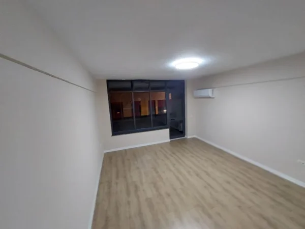 Tirane, jepet me qera ambjent biznesi Kati 3, 125 m² 1.000 € (Qender, Sheshi Skenderbej)