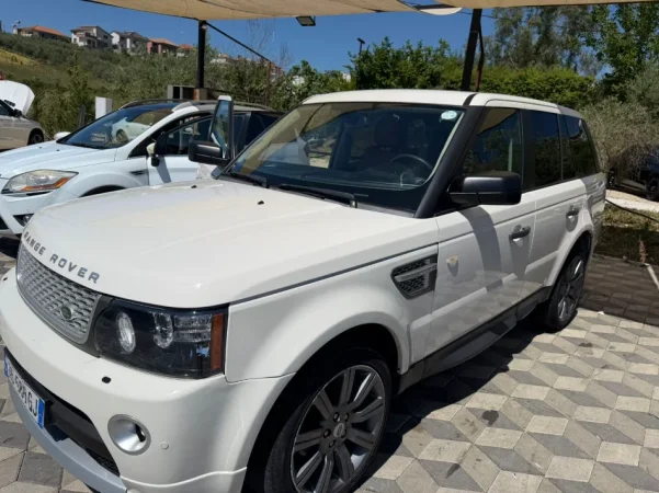 Tirane, shitet makine Rnage Rover Sport Nafte, e bardhë automatik Klima 280 km 9 €