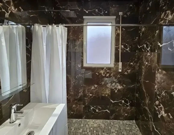 Tirane, shitet apartament 2+1 , 120 m² 210.000 € 