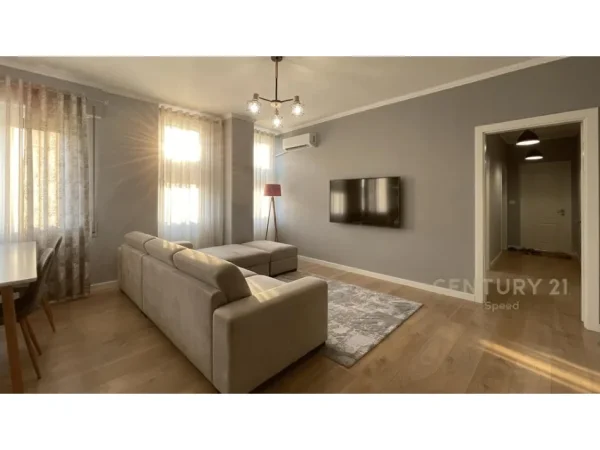 Tirane, jepet me qera apartament 2+1 Kati 1, 87 m² 850 € (Komuna e Parisit SPEED143665)