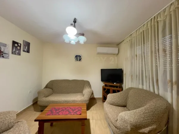 Tirane, jepet me qera apartament 1+1 Kati 2, 60 m² 400 € 