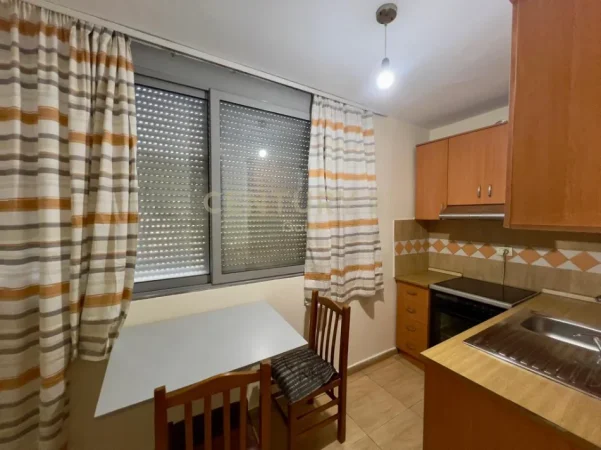 Tirane, jepet me qera apartament 1+1 Kati 2, 60 m² 400 € 