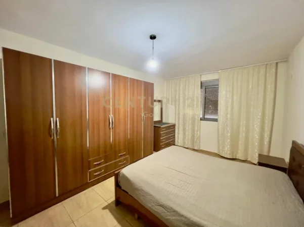 Tirane, jepet me qera apartament 1+1 Kati 2, 60 m² 400 € 