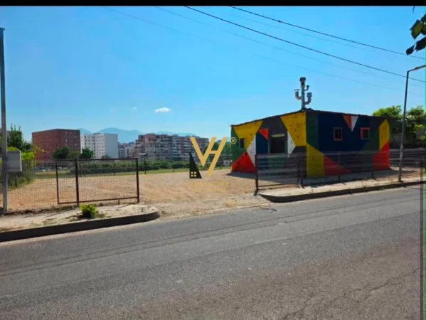 Tirane, shitet truall , 382 m² 220.000 € (YZBERISHT)