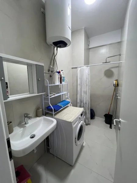 Tirane, jepet me qera apartament 1+1+Ballkon Kati 5, 50 m² 400 € (Rruga Pasho Hysa)