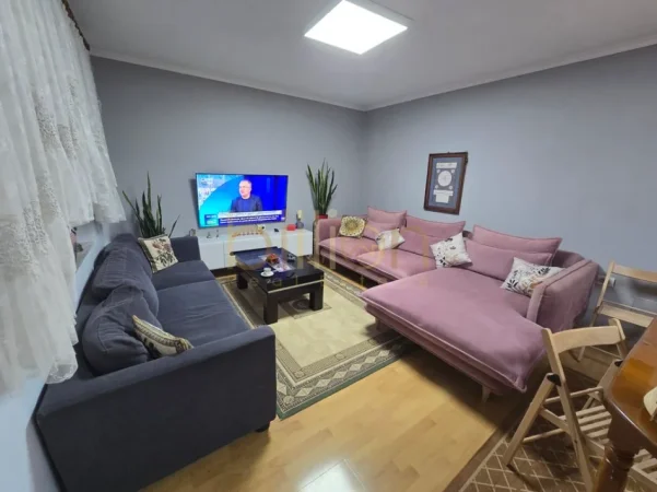 Tirane, shitet 2+1 , 300 m² 300.000 € (Rruga e Dibres)