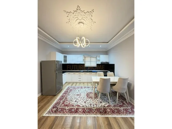 Tirane, jepet me qera apartament 2+1+Ballkon Kati 5, 105 m² 500 € (Ybzerisht)