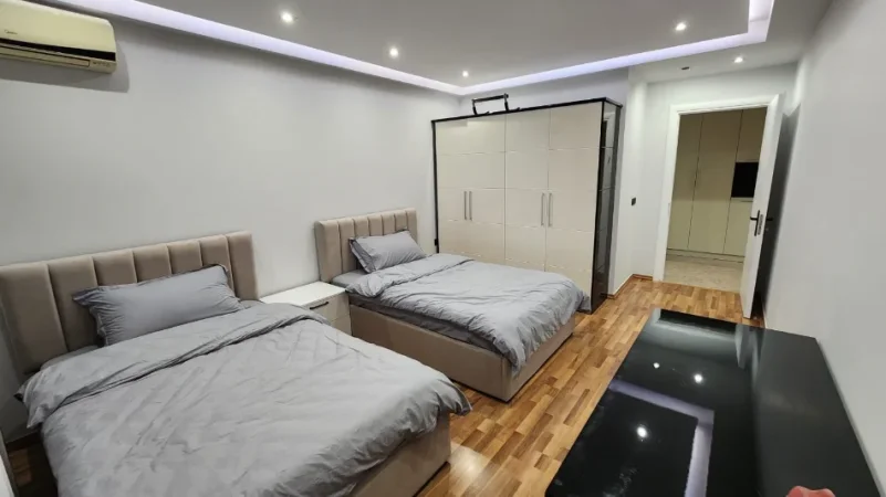 Tirane, jepet me qera apartament 2+1+Ballkon Kati 7, 115 m² 1.250 € (ngjitur me Ambasadën Amerikane)