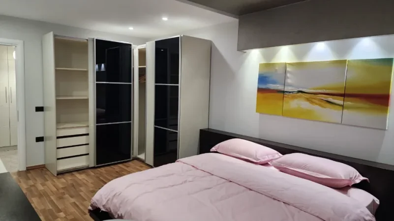 Tirane, jepet me qera apartament 2+1+Ballkon Kati 7, 115 m² 1.250 € (ngjitur me Ambasadën Amerikane)
