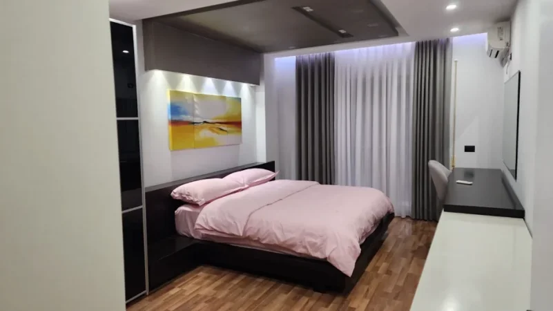 Tirane, jepet me qera apartament 2+1+Ballkon Kati 7, 115 m² 1.250 € (ngjitur me Ambasadën Amerikane)