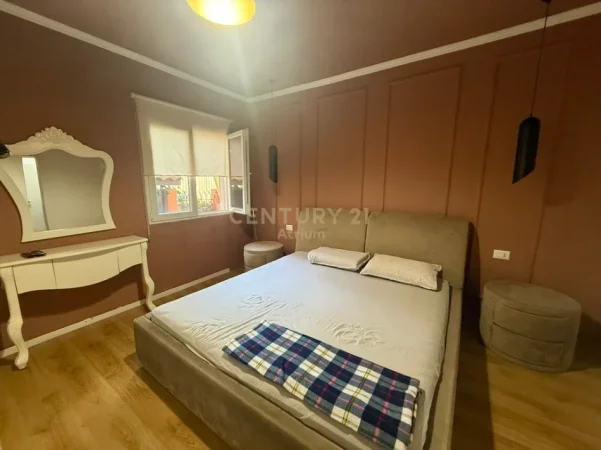 Tirane, jepet me qera apartament 2+1 Kati 1, 85 m² 600 € (PRANE MATERNITETIT TE RI)