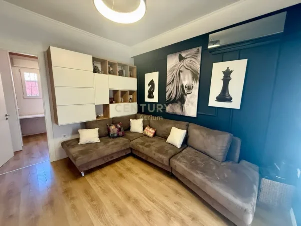 Tirane, jepet me qera apartament 2+1 Kati 1, 85 m² 600 € (PRANE MATERNITETIT TE RI)