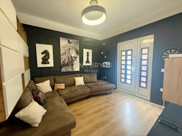 Tirane, jepet me qera apartament 2+1 Kati 1, 85 m² 600 € (PRANE MATERNITETIT TE RI)