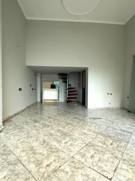 Tirane, shitet dyqan Kati 0, 35 m² 68.000 € (5 MAJI)