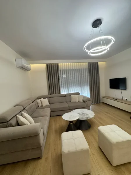 Tirane, jepet me qera apartament 1+1 Kati 4, 68 m² 600 € (Bulevardi i Ri)