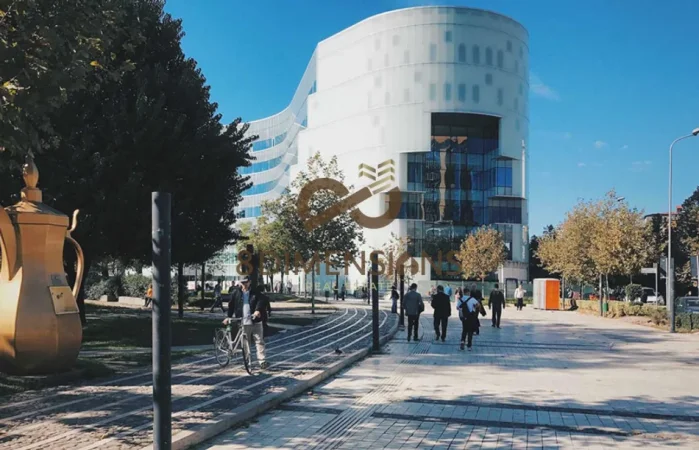 Tirane, jepet me qera zyre Kati 8, 275 m² (qender)