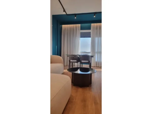 Tirane, jepet me qera apartament 1+1 Kati 8, 87 m² 850 € (Kinostudio Action143678)