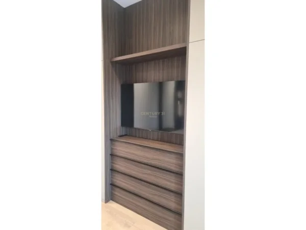 Tirane, jepet me qera apartament 1+1 Kati 8, 87 m² 850 € (Kinostudio Action143678)