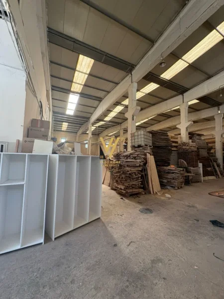 Tirane, jepet me qera ambjent biznesi Kati 0, 2.040 m² 6.500 € (MEGATEK)