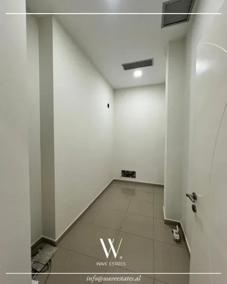 Durres, jepet me qera ambjent biznesi , 70.000 € (Ish Urt)