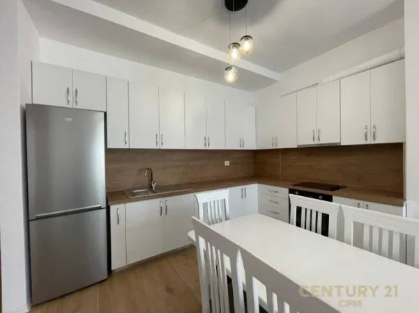 Tirane, jepet me qera apartament 2+1 Kati 5, 100 m² 650 € 