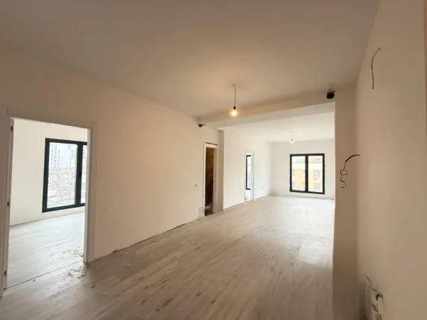 Tirane, jepet me qera zyre Kati 3, 100 m² 1.000 € (Rruga e Barrikadave, pranë shkollës Sami Frashëri)