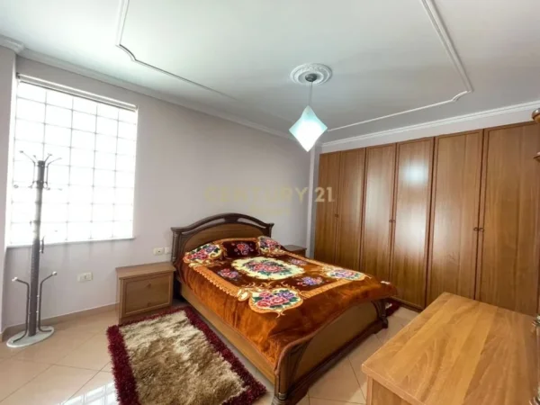 Tirane, jepet me qera apartament 2+1 Kati 10, 130 m² 800 € (Blloku expert143679)