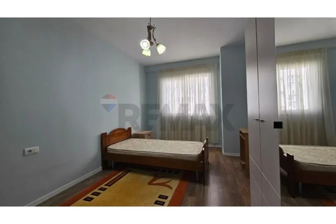 Tirane, jepet me qera apartament 1+1 Kati 2, 78 m² 500 € (Dritan Hoxha)
