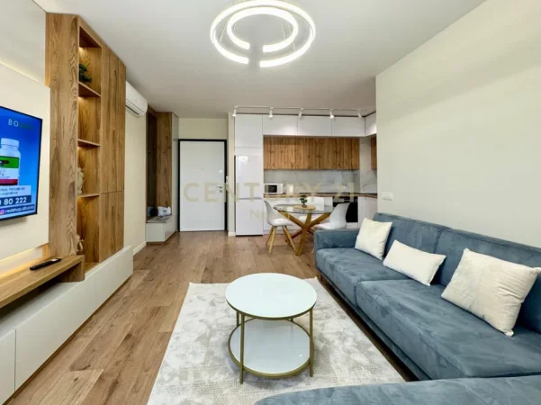 Tirane, jepet me qera apartament 2+1+Ballkon Kati 6, 80 m² 680 €