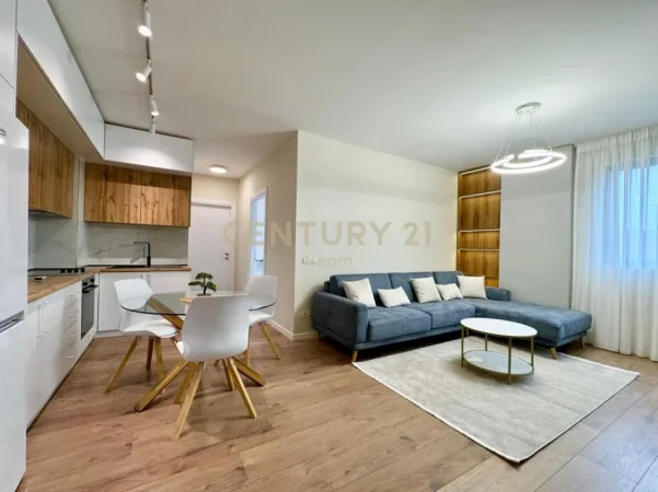Tirane, jepet me qera apartament 2+1+Ballkon Kati 6, 80 m² 680 €