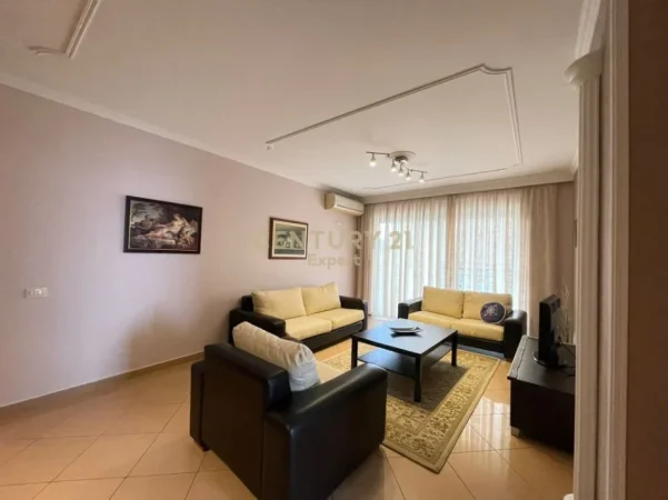 Tirane, jepet me qera apartament 2+1+Ballkon Kati 10, 130 m² 800 € 