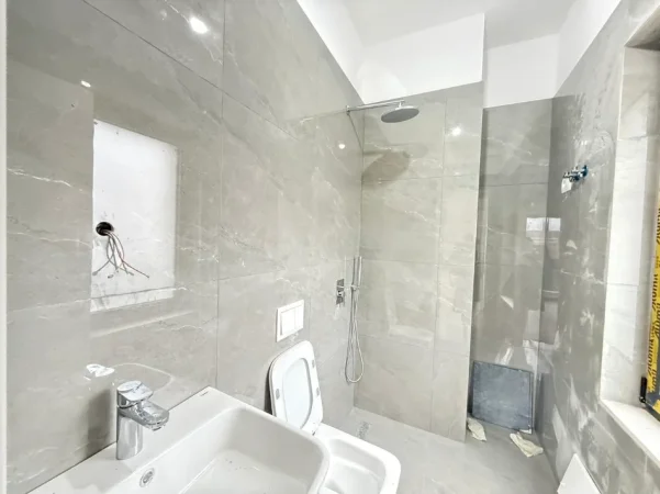 Tirane, jepet me qera zyre , 100 m² 1.000 € 