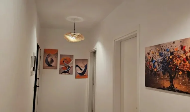 Tirane, jepet me qera apartament 2+1 Kati 4, 110 m² 1.000 € 