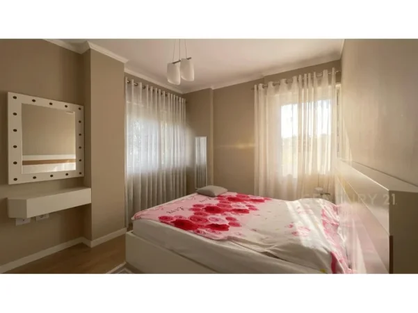 Tirane, jepet me qera apartament 2+1+Aneks Kati 1, 87 m² 850 € (Komuna e Parisit)