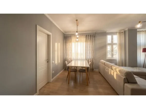 Tirane, jepet me qera apartament 2+1+Aneks Kati 1, 87 m² 850 € (Komuna e Parisit)