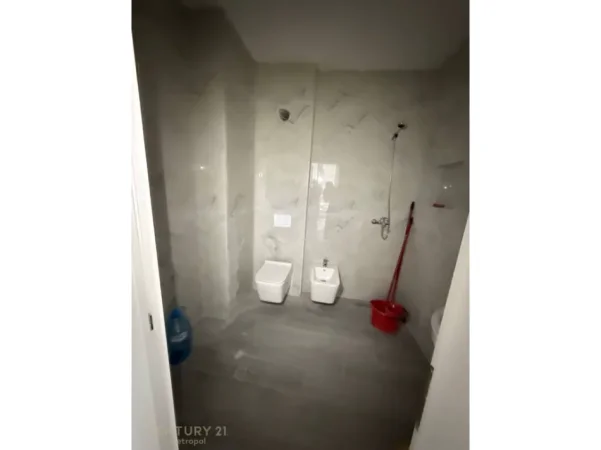 Tirane, jepet me qera ambjent biznesi Kati 7, 70 m² 500 € 